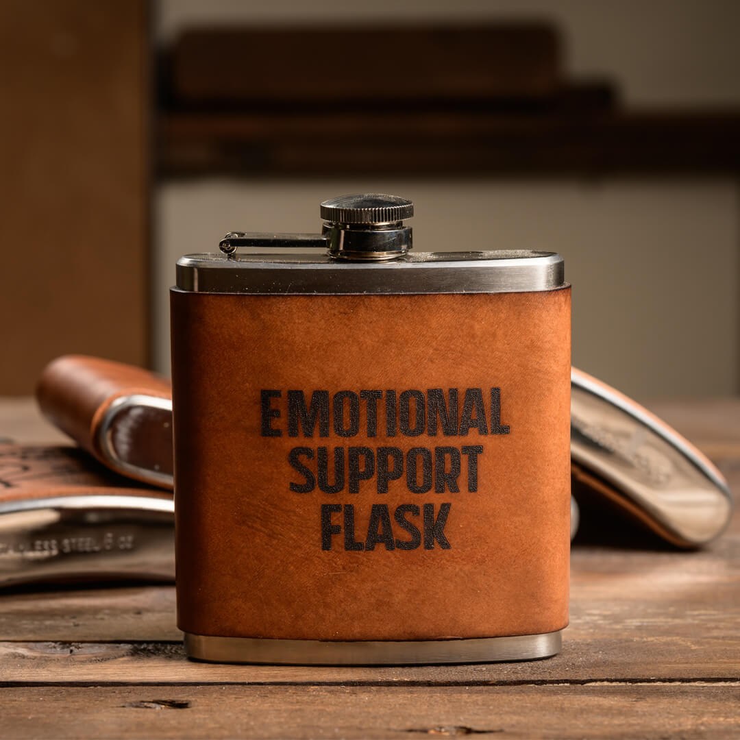 Φλασκί με χάραξη. Επιλέξτε έτοιμα σχέδια ή στείλτε μας το δικό σας για ένα μοναδικό, προσωποποιημένο δώρο.