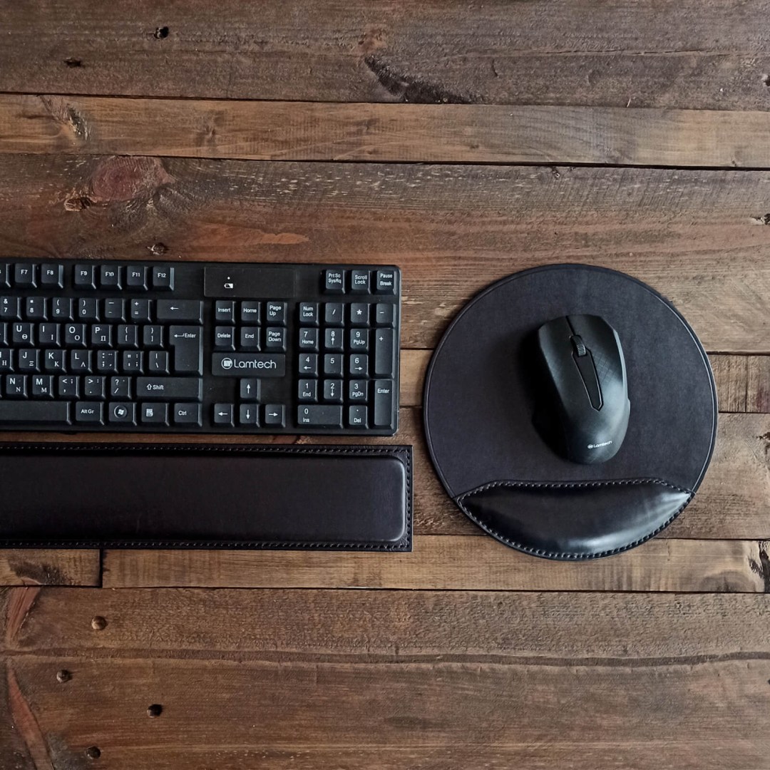 Δερμάτινο mousepad DOT με εργονομικό σχεδιασμό και δυνατότητα χάραξης