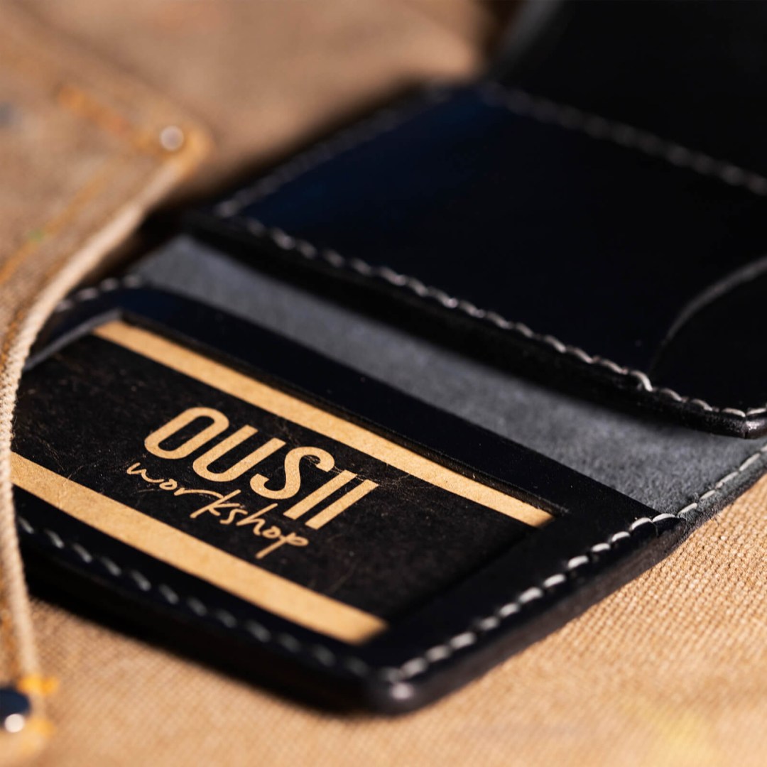 Δερμάτινο μαύρο πορτοφόλι Atlas με δυνατότητα χάραξης