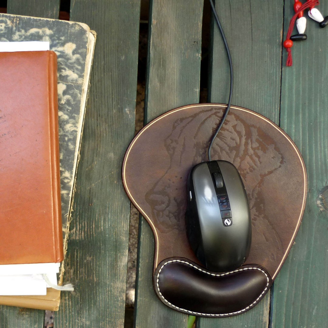 Δερμάτινο mousepad COMMA με δυνατότητα χάραξης της ράτσας του αγαπημένου σας σκύλου