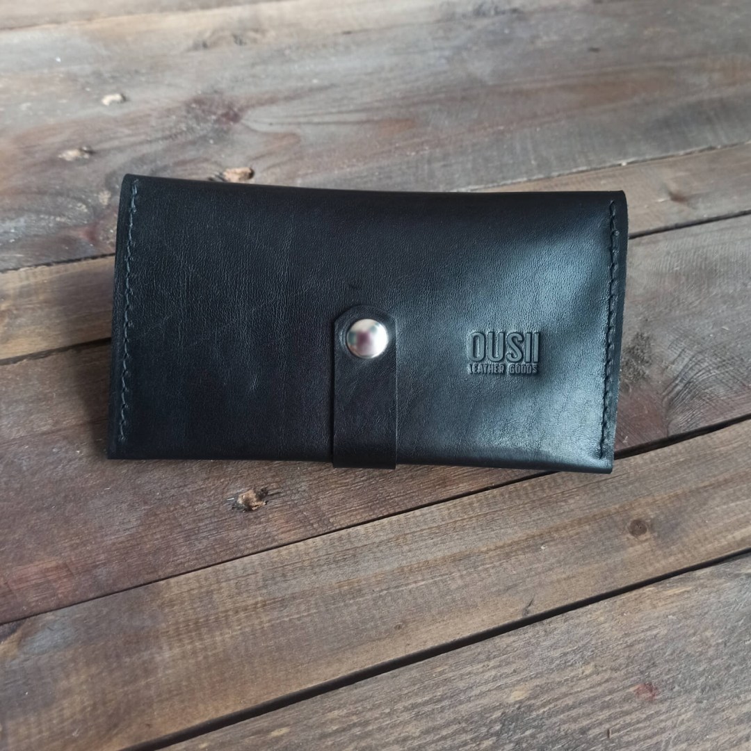 Δερμάτινη καπνοθήκη, ανθεκτική και λειτουργική.