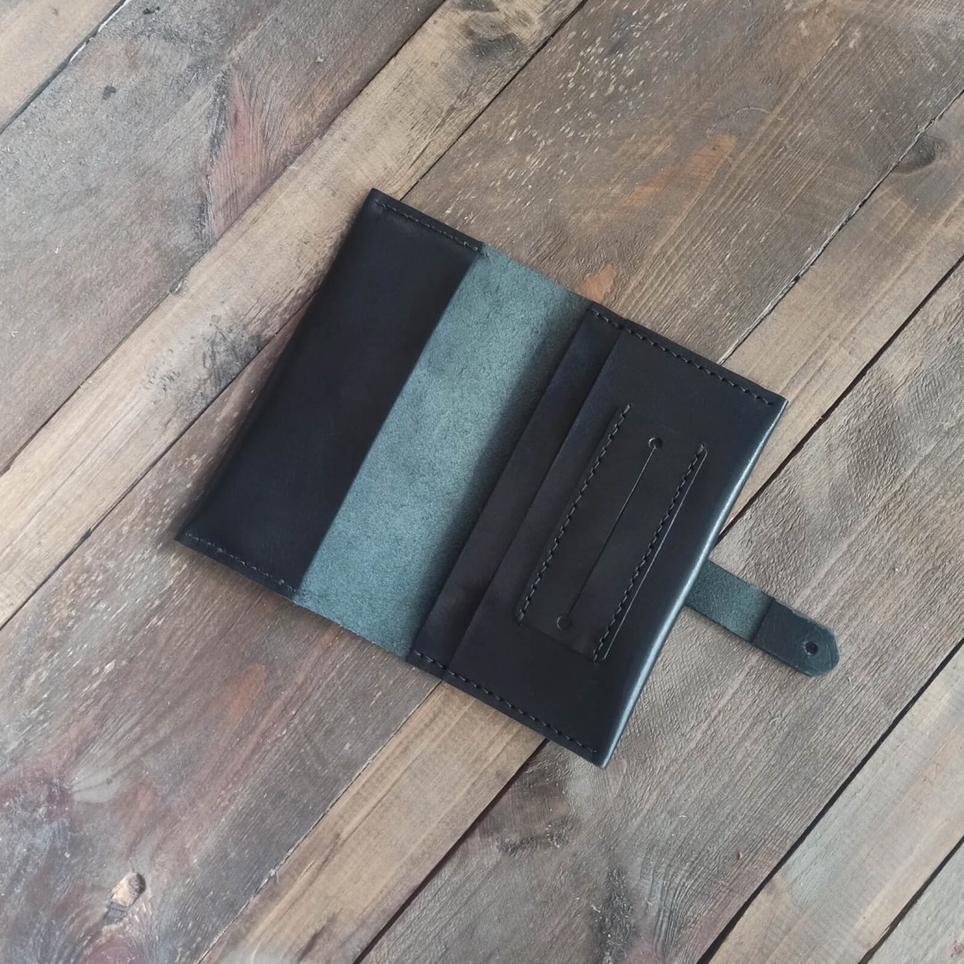 Επιλογές χρωμάτων για κατασκευή της καπνοθήκης. Ταμπά, πράσινο, μαύρο.