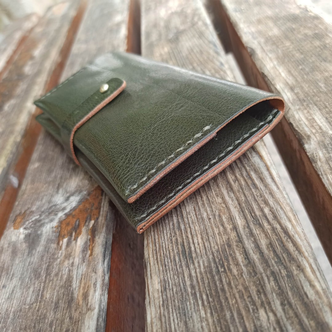 Δερμάτινη καπνοθήκη, ανθεκτική και λειτουργική.