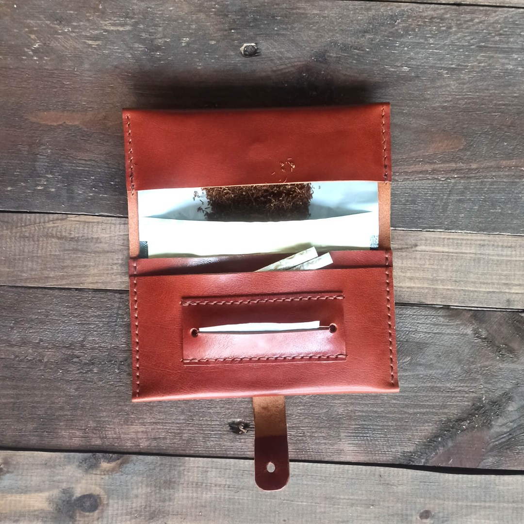 Delphi – Ταμπά Δερμάτινη Καπνοθήκη με βιδωτό κούμπωμα