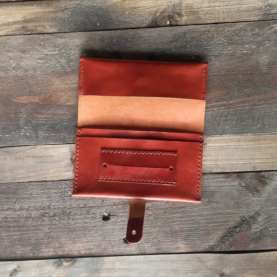 Δερμάτινη καπνοθήκη, ανθεκτική και λειτουργική.