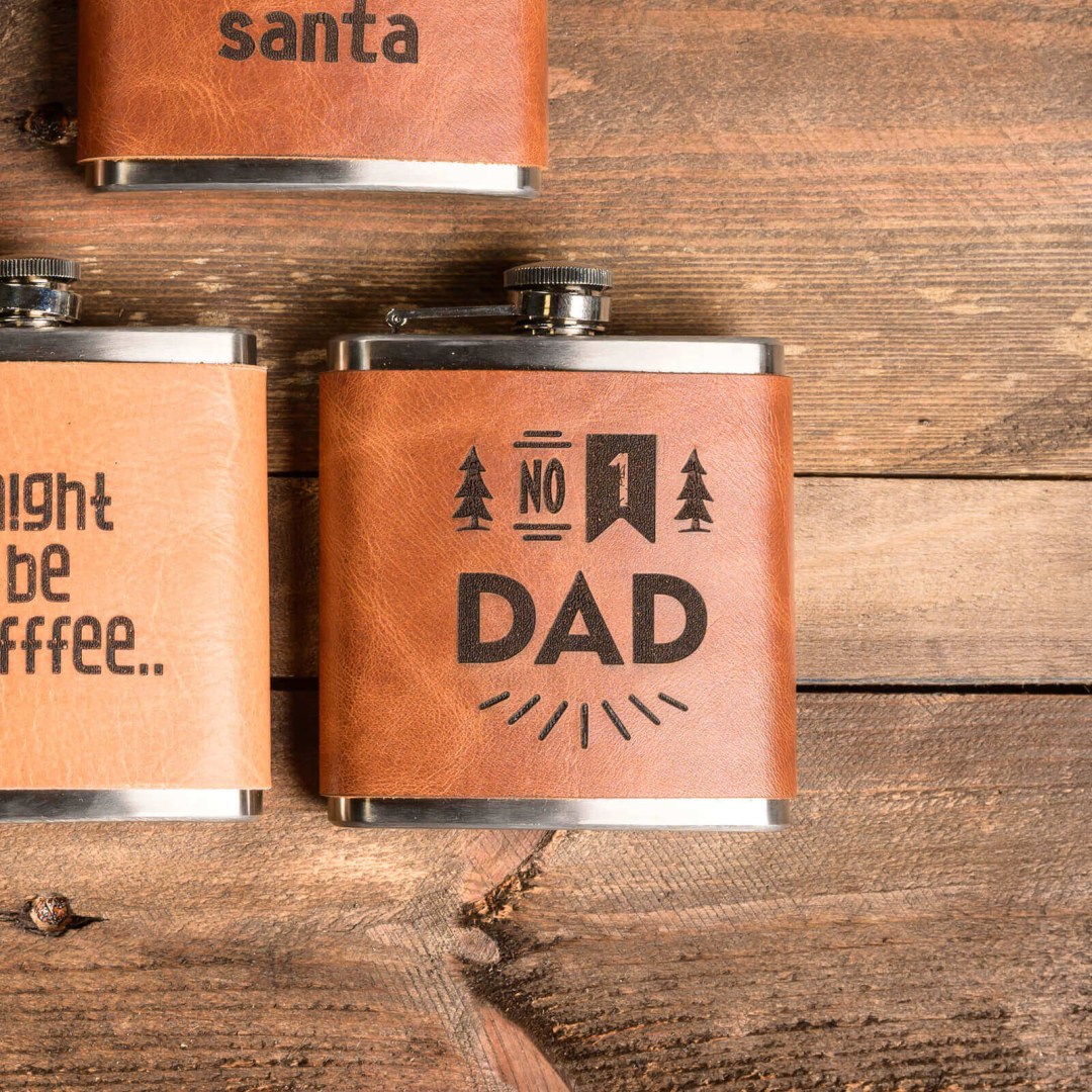 Φλασκί ανοξείδωτο 6oz με επένδυση από δέρμα και χάραξη Number ONE DAD