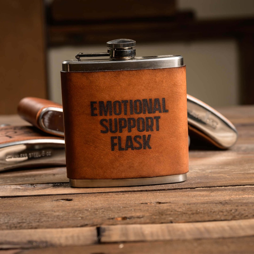 Φλασκί ανοξείδωτο 6oz με επένδυση από δέρμα και χάραξη EMOTIONAL SUPPORT
