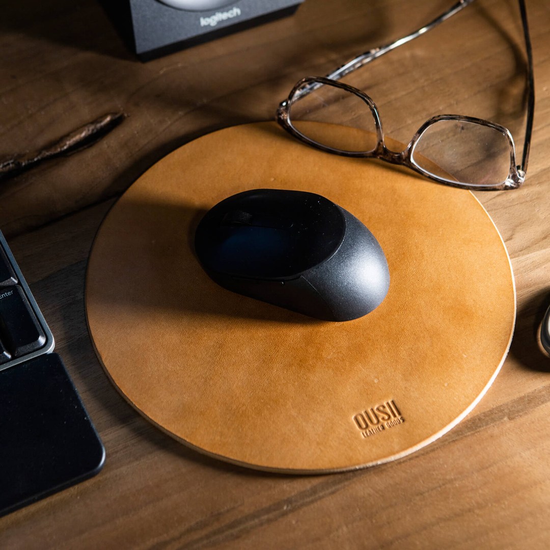στρογγυλό δερμάτινο mousepad σε διάφορα χρώματα