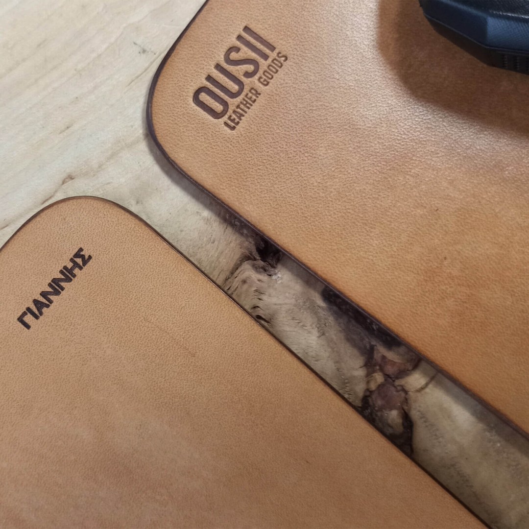 Δερμάτινο mousepad SEMI με εργονομικό σχεδιασμό και δυνατότητα χάραξης.